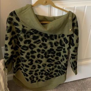 Green leopard print quarter length sleeve sweater.